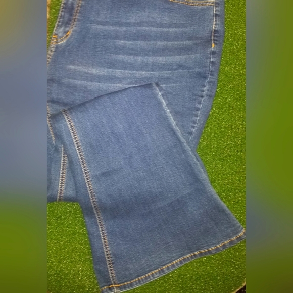 Women Plus Size Flare Jeans Mid Rise Stretch Denim Pants 4X - Picture 1 of 8